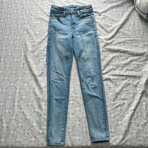 American Eagle light washed skinny jeans
